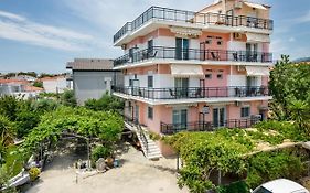 Ianos Apartments